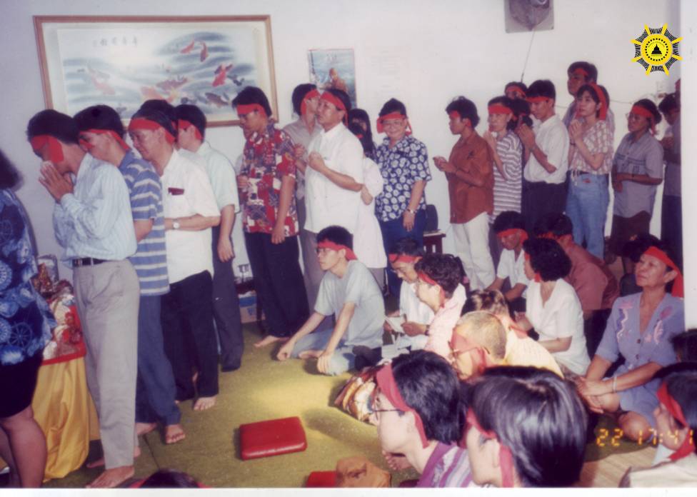 Pemuda Fong Kwang (Suhu Bhadra Ruci) pertama kali bertemu dan menerima inisiasi Vajrabhairava dari Guru Dagpo Rinpoche, Agustus 1996.